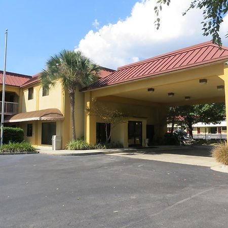 Fairview Inn & Suites Mobile Exterior photo