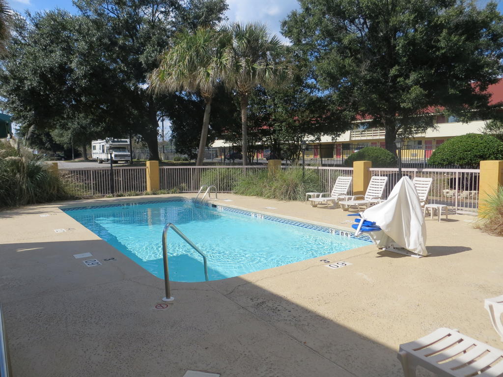 Fairview Inn & Suites Mobile Exterior photo